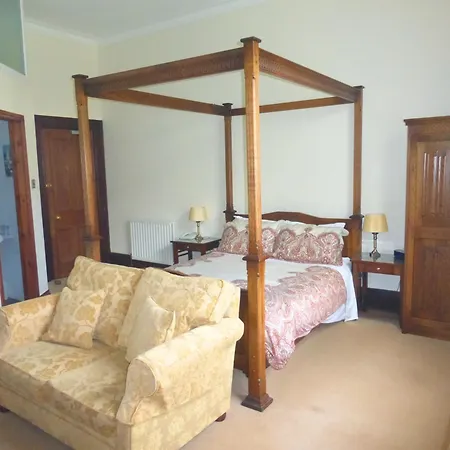 The Firs Guesthouse 4*