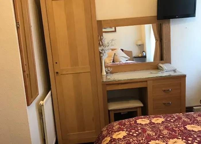 The Firs Guesthouse 4*